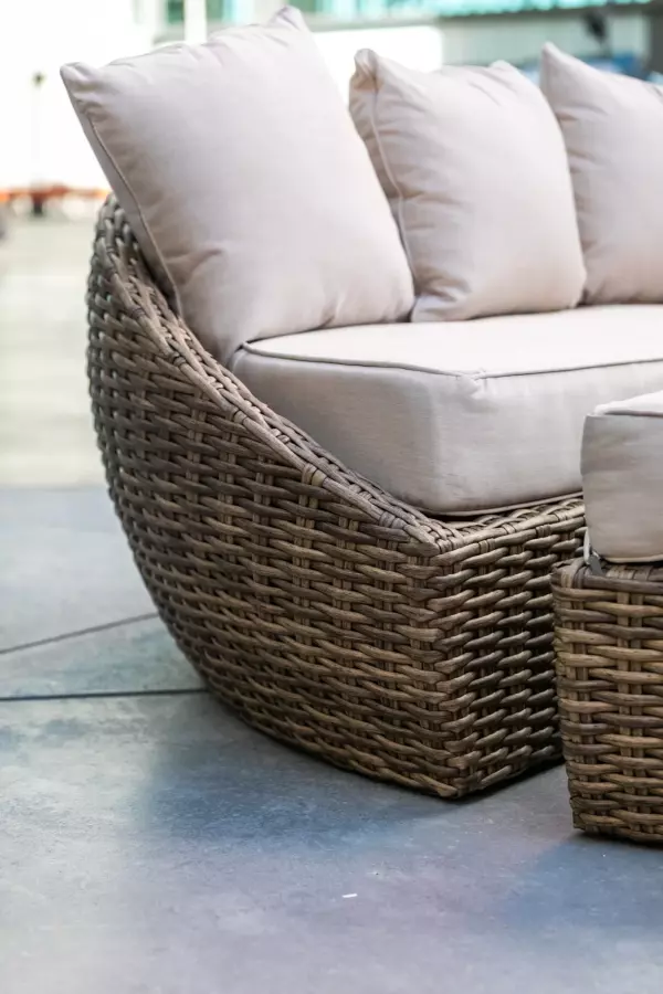Sw1701 99 Ott 5404 Havana Round Daybed In Canvas Natural With Self Welt 2