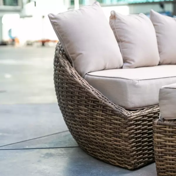 Sw1701 99ot Fx Stkit Havana Round Daybed In Canvas Flax With Self Welt 2