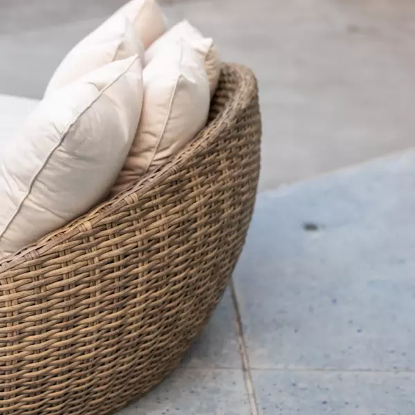 Sw1701 99ot Fx Stkit Havana Round Daybed In Canvas Flax With Self Welt 3